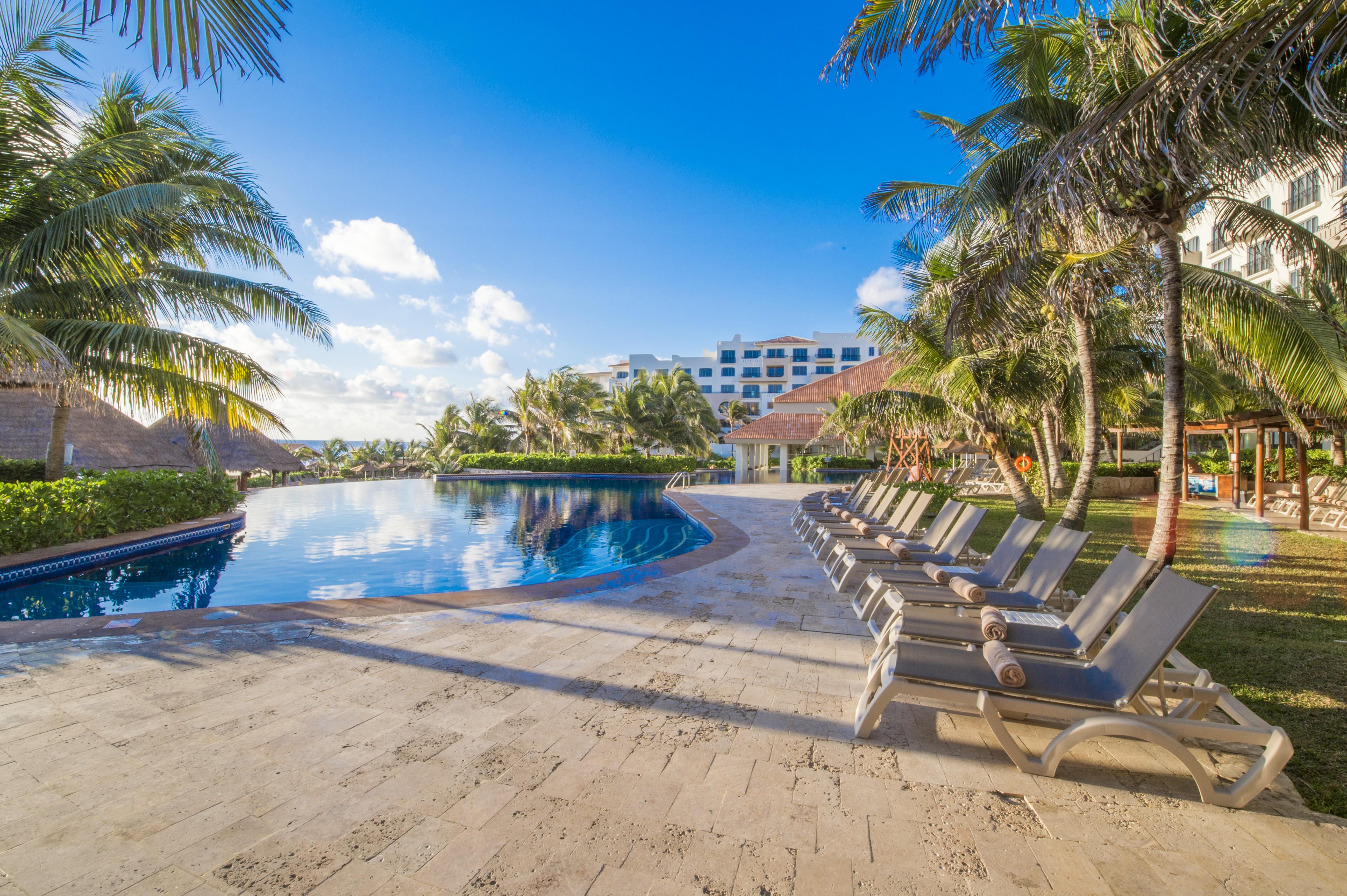Fiesta Americana Condesa Cancún Exterior foto Pool at the Grand Palladium Hotel