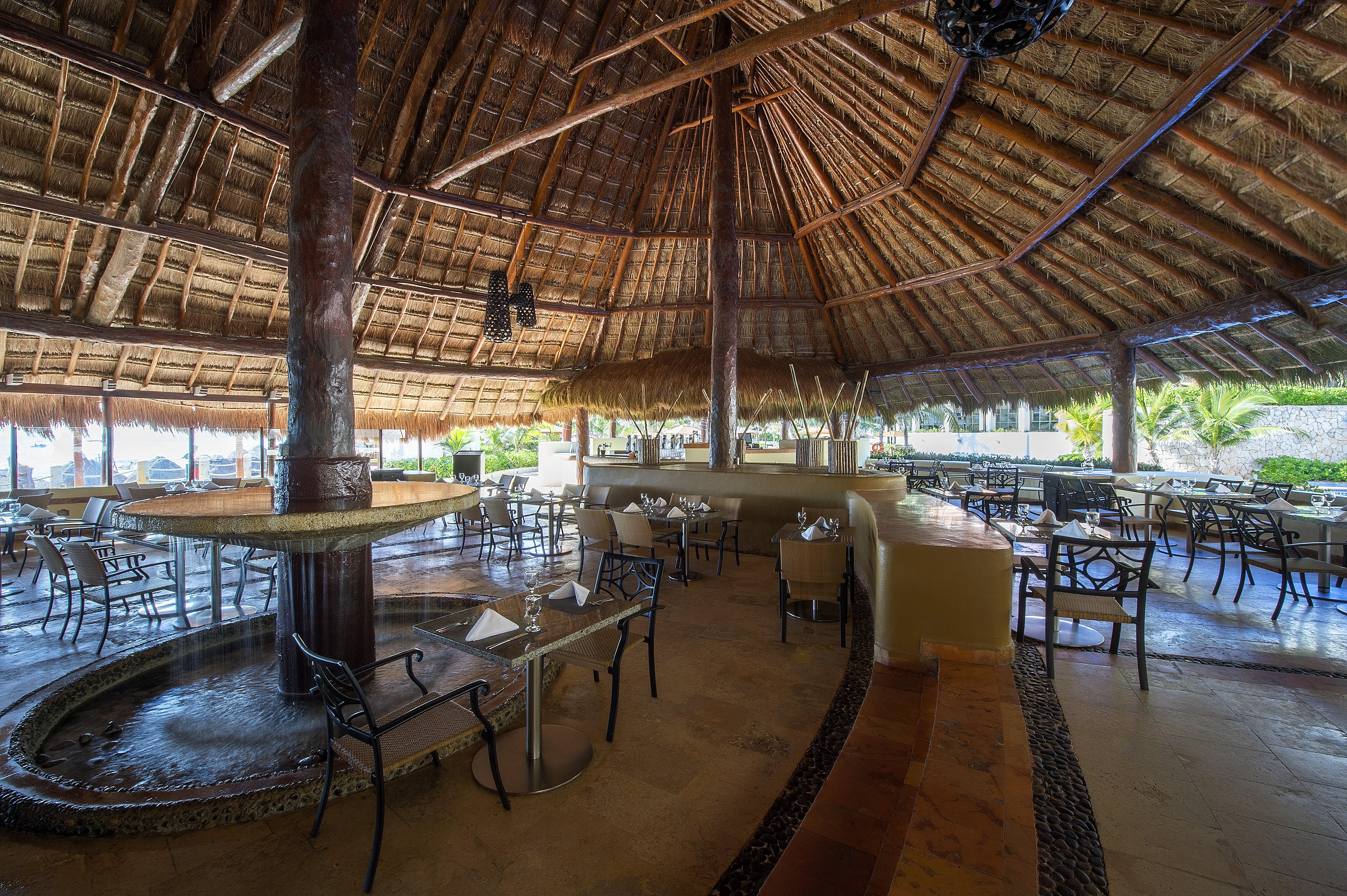 Fiesta Americana Condesa Cancún Exterior foto The interior of the restaurant