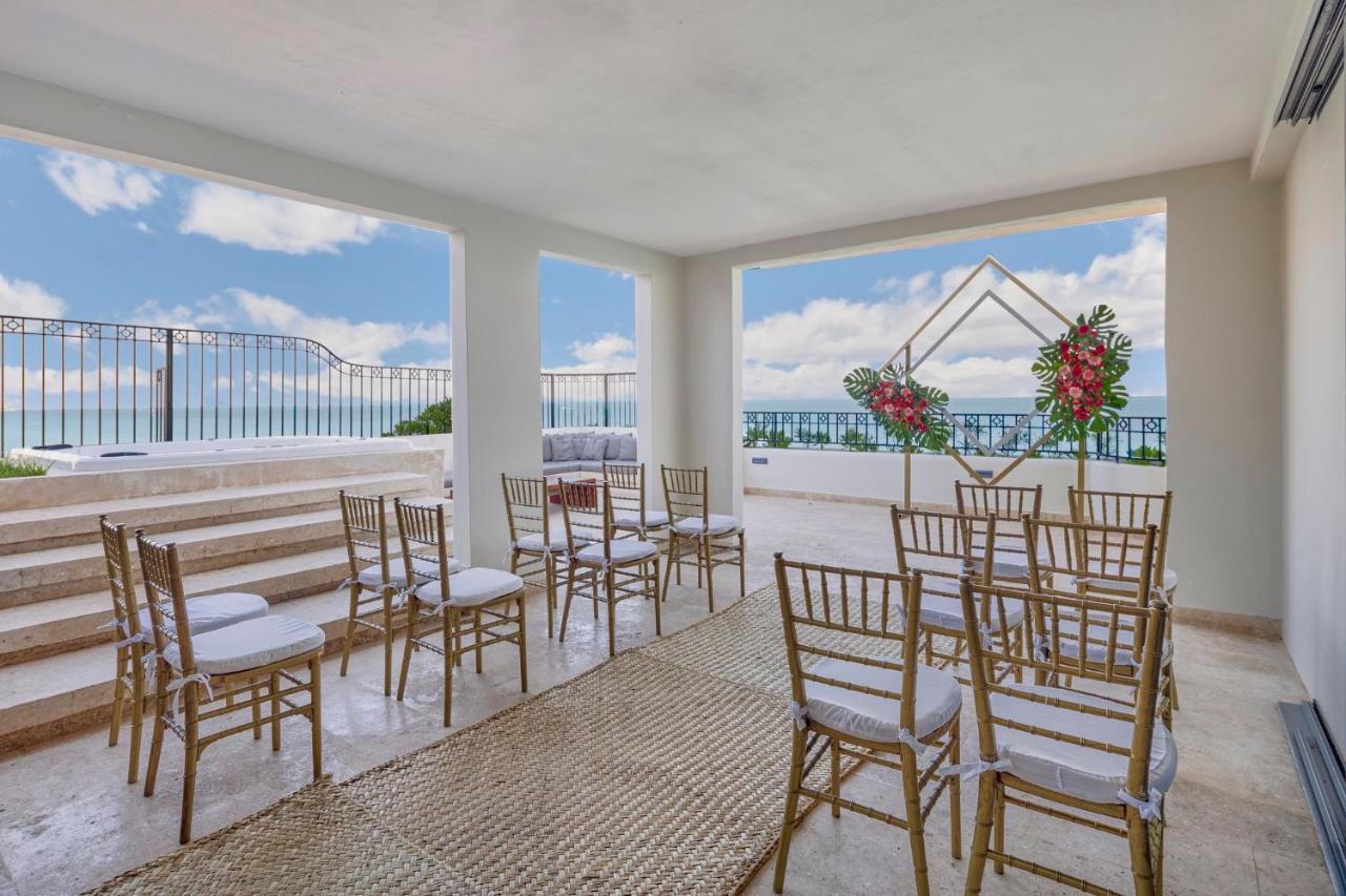 Fiesta Americana Condesa Cancún Exterior foto The resort's wedding chapel